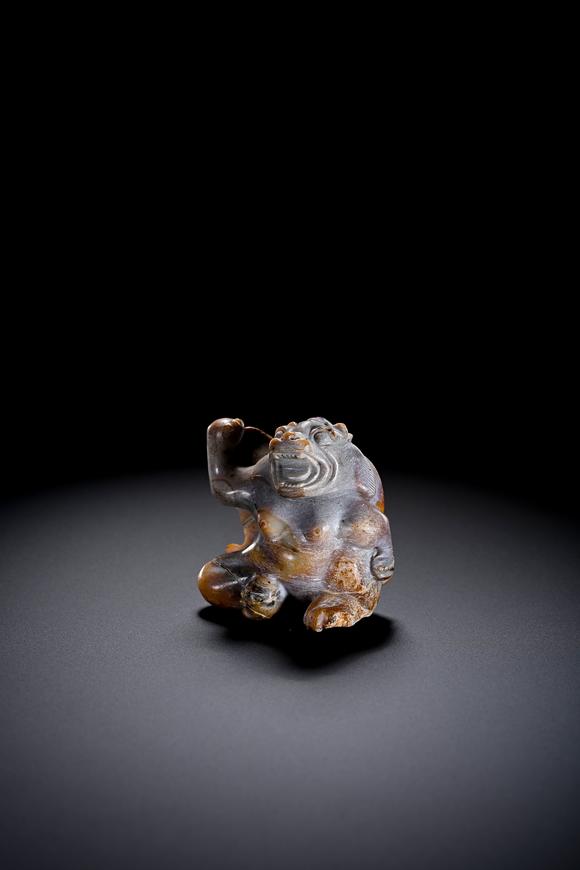 Cascade'sHan Yu sits on a beast | 漢 玉坐獸