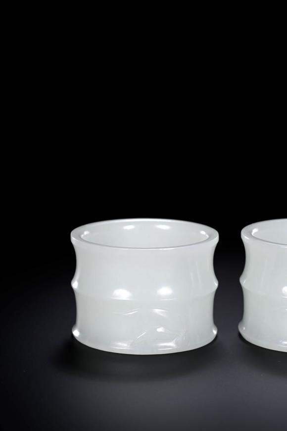 Cascade'sA pair of Hetian jade bamboo wine glasses in Qing Dynasty | 清代 和田玉竹節(jié)酒杯一對