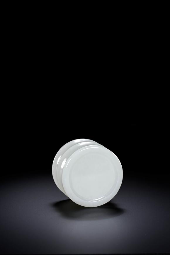 Cascade'sA pair of Hetian jade bamboo wine glasses in Qing Dynasty | 清代 和田玉竹節(jié)酒杯一對