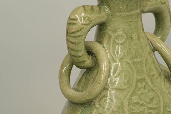 京都祇園會(huì)拍賣(mài)明代 龍泉窯雙象游環(huán)耳福壽葫蘆瓶花入 日本桐箱附 本物保證