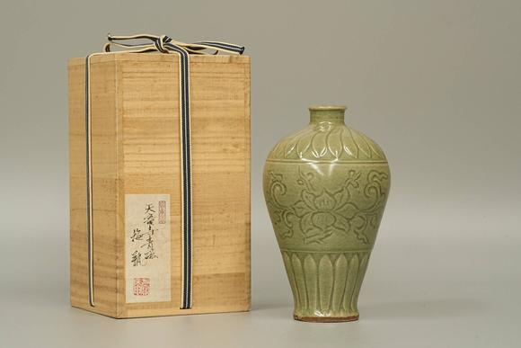京都祇園會拍賣明 天龍寺龍泉青瓷梅瓶 日本桐箱附 本物保證