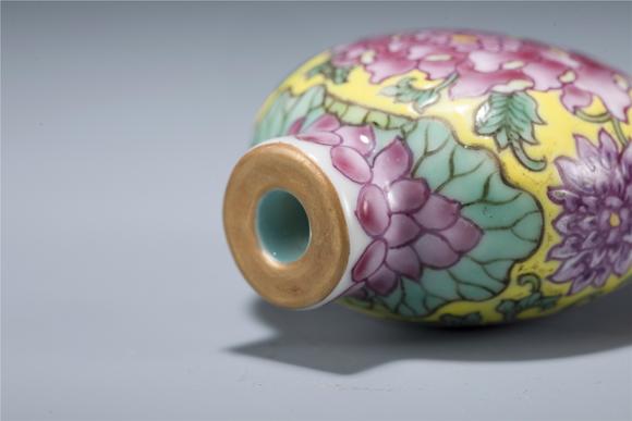 Eden Fine Antiques Galleries LLCQING FAMILLE ROSE LOTUS SNUFF BOTTLE