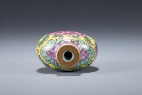Eden Fine Antiques Galleries LLCQING FAMILLE ROSE LOTUS SNUFF BOTTLE