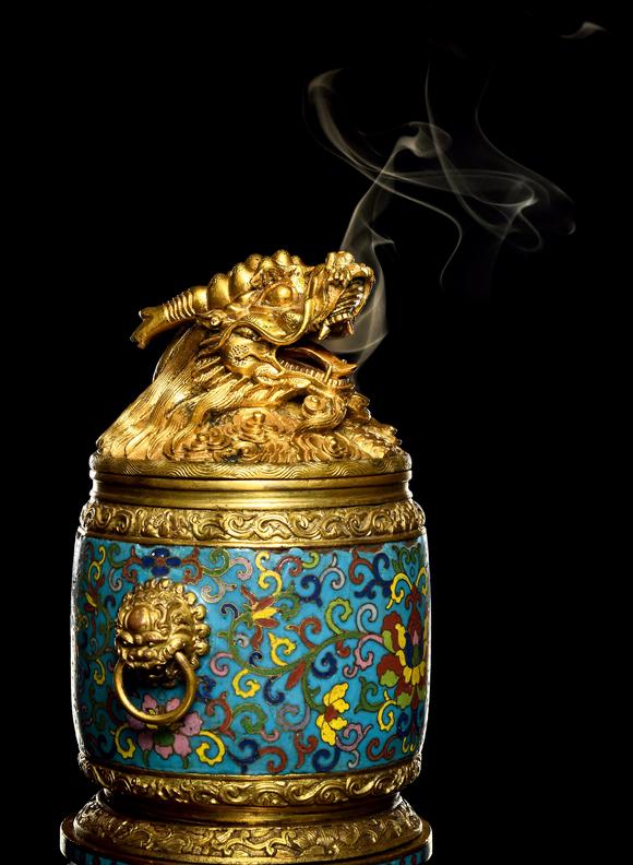 華藝國際清乾隆  銅胎掐絲琺瑯寶相花纏枝紋獸耳云龍蓋香薰?fàn)t
