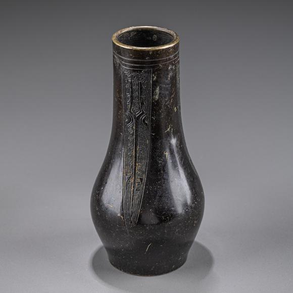 大阪美術(shù)商會(huì)明 古銅錯(cuò)金回紋瓶
