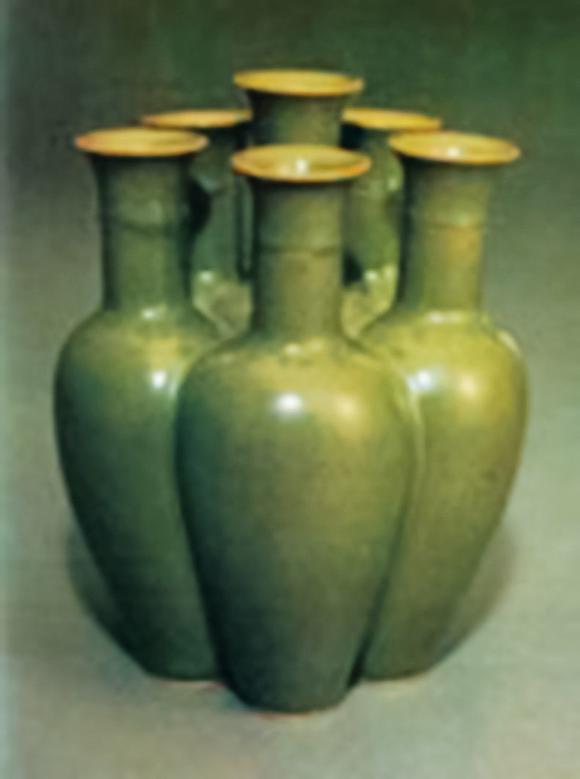 華藝國(guó)際清乾隆  唐窯青花纏枝花卉紋六孔瓶（配座）