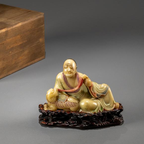 大阪美術(shù)商會(huì)清 壽山石雕笑獅羅漢
