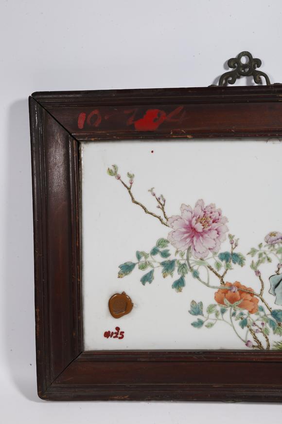 千葉大和粉彩洞石花卉紋瓷板（一對(duì)）