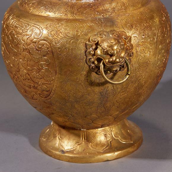 日本東勝清銅鎏金獸耳銜環(huán)三聯(lián)燈籠佛紋寶瓶