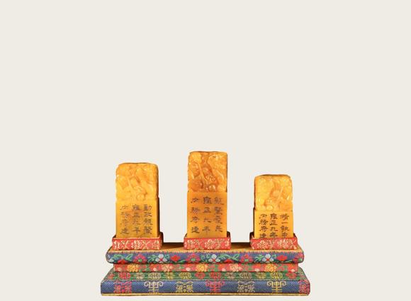 東京國(guó)際拍賣(mài)壽山田黃印章