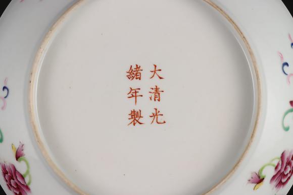 東京國際拍賣清光緒 粉彩八寶紋盤