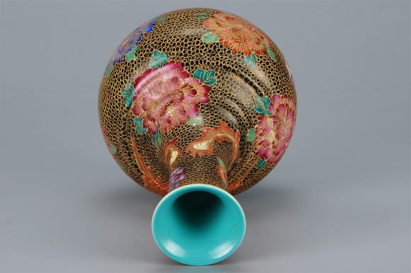 東京國(guó)際拍賣清乾隆 織金琺瑯彩鳳凰紋賞瓶