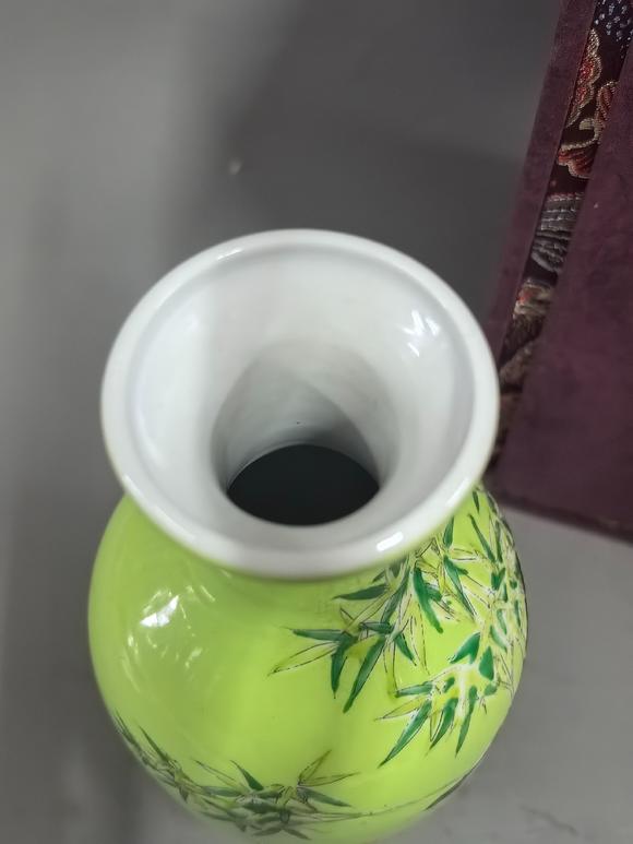 東京國際拍賣清雍正 綠釉琺瑯彩花鳥紋觀音瓶