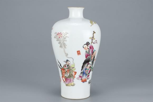 東京國(guó)際拍賣(mài)清乾隆 粉彩人物紋梅瓶