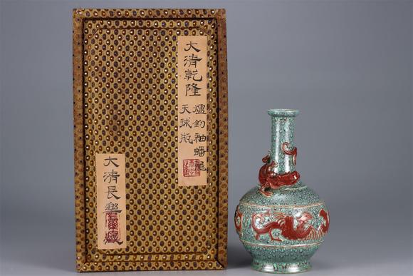 東京國際拍賣清乾隆 爐鈞釉蟠龍?zhí)烨蚱? style=