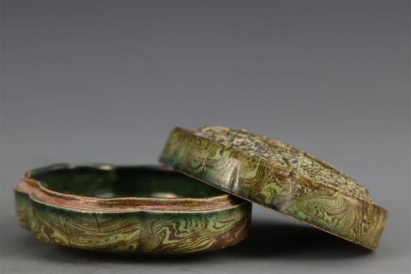 東京國(guó)際拍賣(mài)宋代 膠胎海棠蓋盒