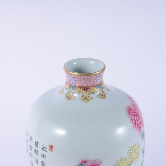 北京嘉翰粉彩花卉紋梅瓶