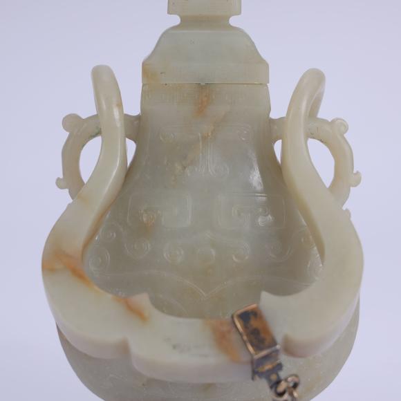 北京嘉翰白玉饕餮紋提梁瓶