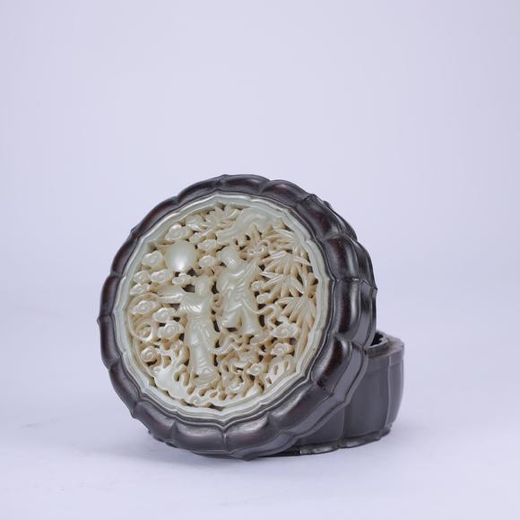 北京嘉翰紫檀嵌白玉人物紋蓋盒