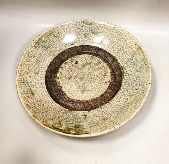 山東瑞蚨興拍賣(mài)清代 哥釉大盤(pán) 直徑約18.5厘米，高約3.5厘米