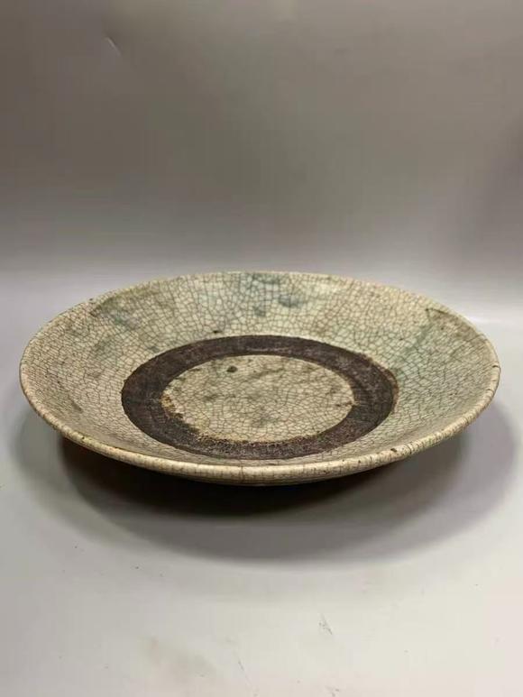 山東瑞蚨興拍賣(mài)清代 哥釉大盤(pán) 直徑約18.5厘米，高約3.5厘米