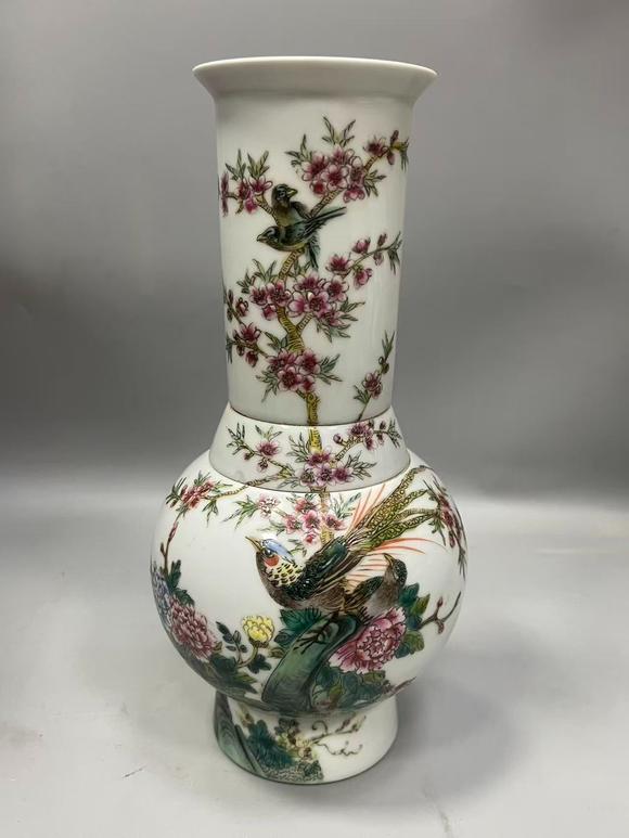 山東瑞蚨興拍賣粉彩花鳥紋瓷瓶四件套 高約26厘米，口部直徑約8厘米