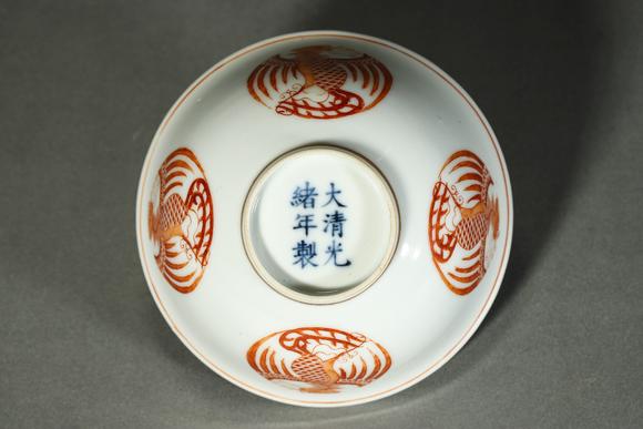 誠璽拍賣清光緒 礬紅團鳳紋碗