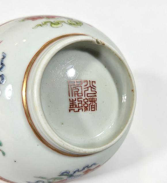 誠璽拍賣清光緒 粉彩八寶紋碗