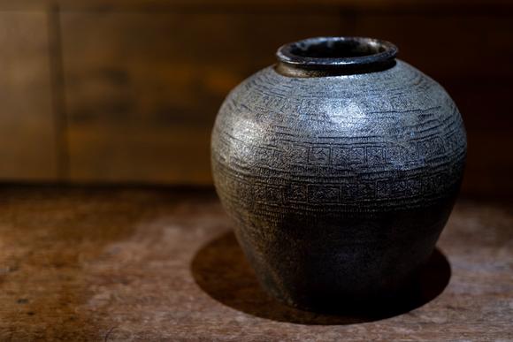 東京中央沐春堂拍賣日治時(shí)期 金煉甕內(nèi)附老茶