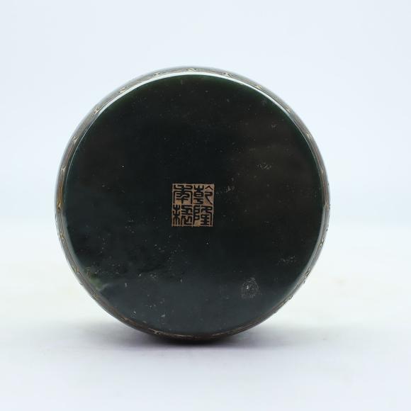 東京蕓術(shù)寶物箱子一套內(nèi)有和掐絲鑲嵌和田玉如意，筆洗，筆架，青玉鑲嵌和田玉鎮(zhèn)紙