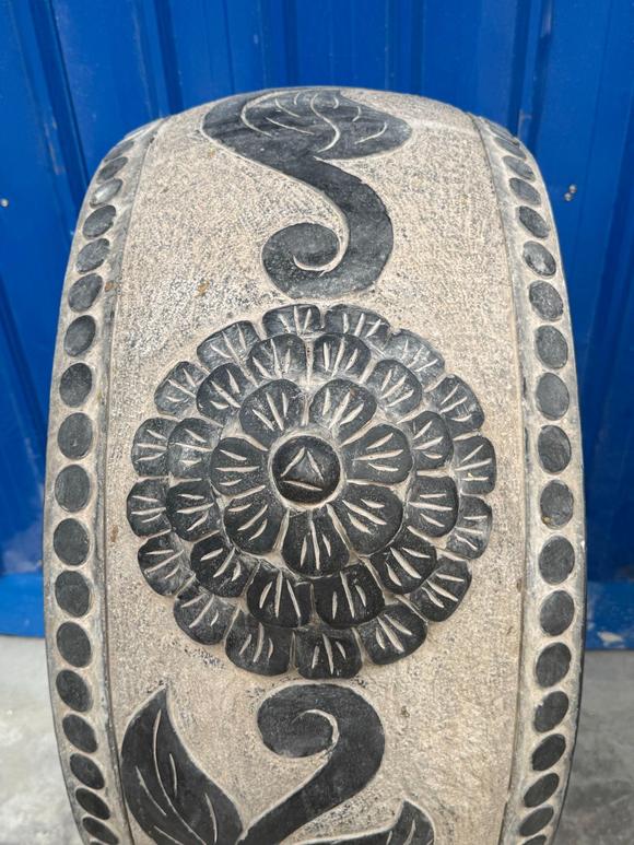 東京蕓術(shù)老黑青石抱石鼓門墩。