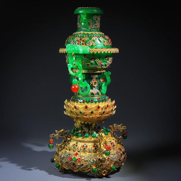東京蕓術(shù)掐絲鑲嵌巴山翠熏爐色澤均勻油潤(rùn) 