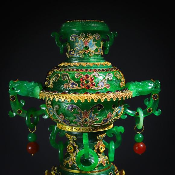 東京蕓術(shù)掐絲鑲嵌巴山翠熏爐色澤均勻油潤(rùn) 