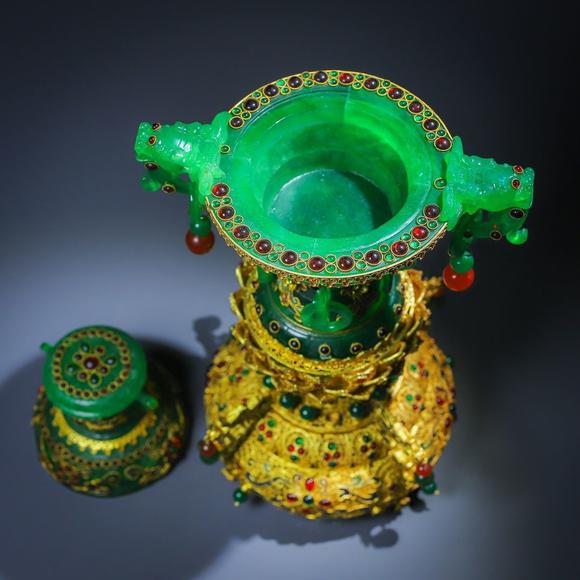 東京蕓術(shù)掐絲鑲嵌巴山翠熏爐色澤均勻油潤(rùn) 