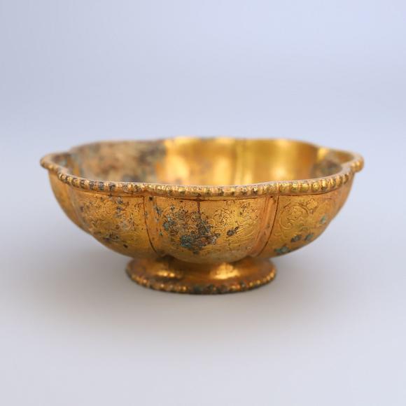 東京蕓術(shù)銅鍍金干坑點(diǎn)心花瓣碗