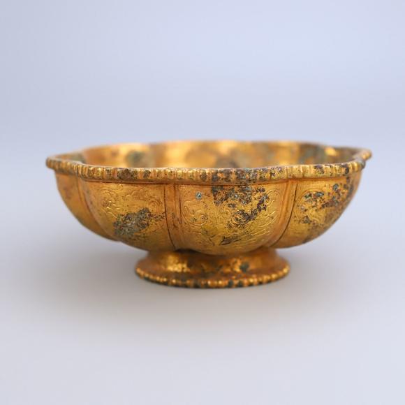 東京蕓術(shù)銅鍍金干坑點(diǎn)心花瓣碗
