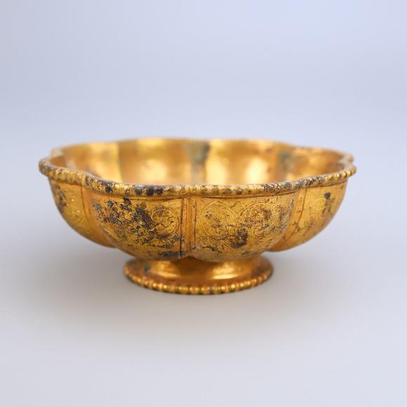 東京蕓術(shù)銅鍍金干坑點(diǎn)心花瓣碗