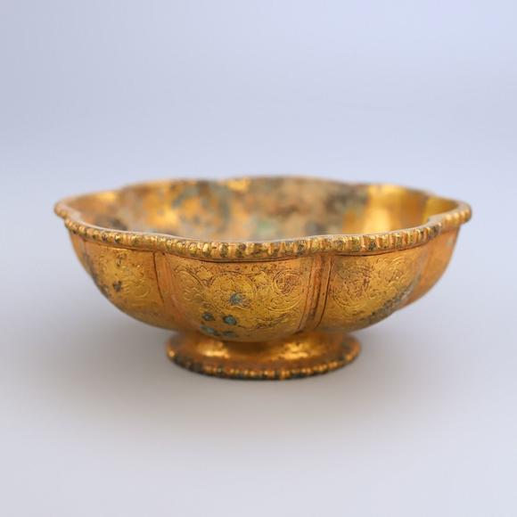 東京蕓術(shù)銅鍍金干坑點(diǎn)心花瓣碗