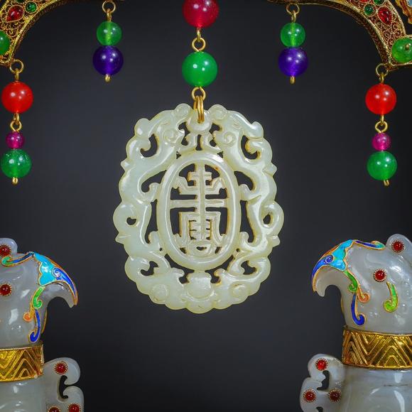 東京蕓術(shù)和田玉精品鳥(niǎo)尊擺件造型獨(dú)特，玉質(zhì)細(xì)膩油潤(rùn)，品相完整