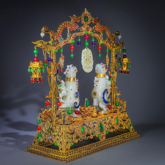 東京蕓術(shù)和田玉精品鳥(niǎo)尊擺件造型獨(dú)特，玉質(zhì)細(xì)膩油潤(rùn)，品相完整