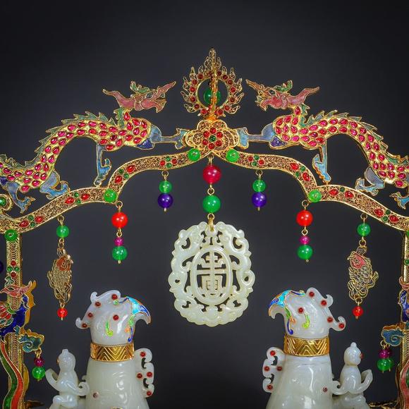東京蕓術(shù)和田玉精品鳥尊擺件造型獨(dú)特，玉質(zhì)細(xì)膩油潤(rùn)，品相完整