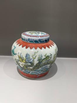 明 成化斗彩龙纹盖罐