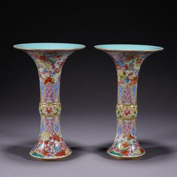 清乾隆 粉彩花卉花觚一对