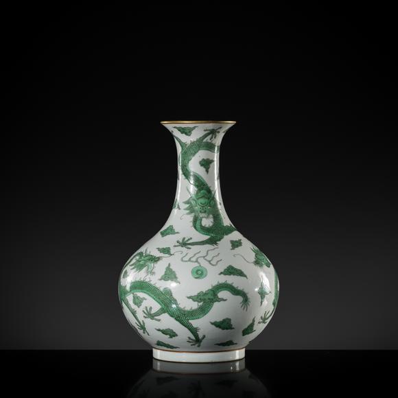 Galerie ZackeAN EXCEPTIONALLY RARE IMPERIAL ‘FIVE DRAGONS' BOTTLE VASE, DAOGUANG MARK AND PERIOD