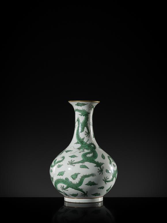 Galerie ZackeAN EXCEPTIONALLY RARE IMPERIAL ‘FIVE DRAGONS' BOTTLE VASE, DAOGUANG MARK AND PERIOD