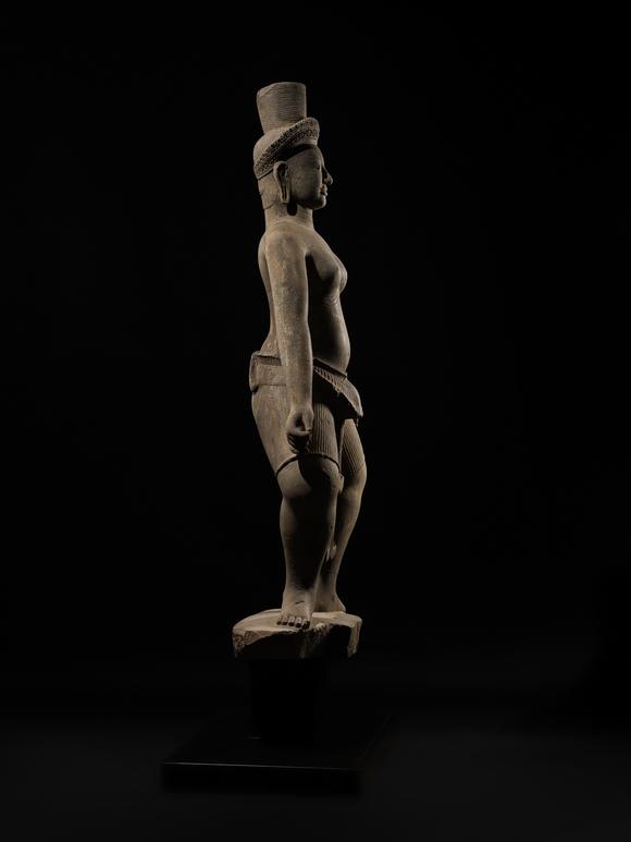 Galerie ZackeA MONUMENTAL (183 CM) SANDSTONE FIGURE OF A DANCING UMA, ANGKOR PERIOD, KOH KER STYLE