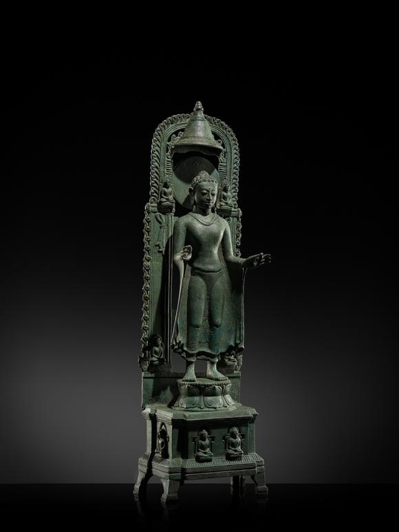 Galerie Zacke? A LARGE AND HIGHLY IMPORTANT BRONZE FIGURE OF THE ENTHRONED BUDDHA, SRIVIJAYA EMPIRE, SUMATRA, 8TH-10TH CENTURY