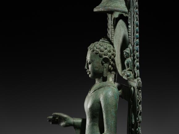 Galerie Zacke? A LARGE AND HIGHLY IMPORTANT BRONZE FIGURE OF THE ENTHRONED BUDDHA, SRIVIJAYA EMPIRE, SUMATRA, 8TH-10TH CENTURY