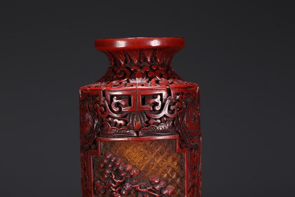 You Need清代 剔紅花卉紋筒瓶 
