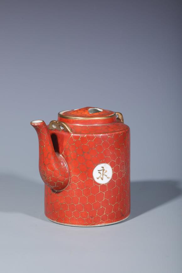 SEAVIEW AUCTIONS PTY LTDFine Chinese antique  20th  century coral red glaze golden water pot 